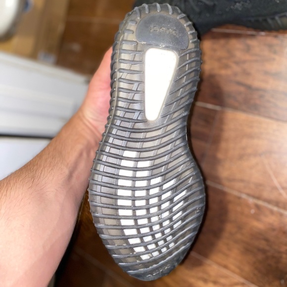 Oreo Yeezy 350 V2 - Picture 6 of 8